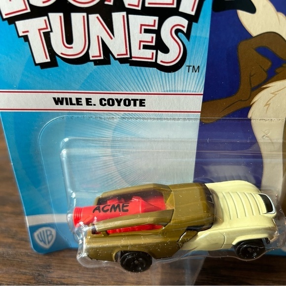 Hot Wheels Looney Tunes Wile E. Coyote - Picture 8 of 11